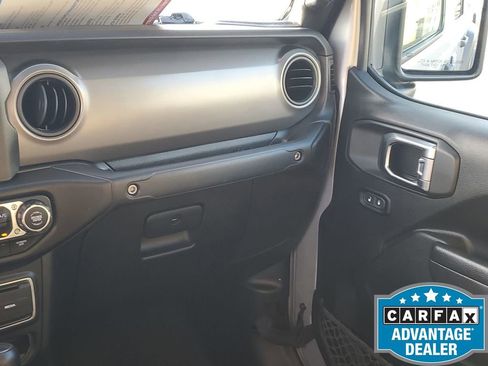 Used 2023 Jeep Gladiator Sport image 28