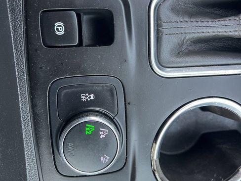 Used 2020 Chevrolet Traverse LT w/ LT Premium Package image 17