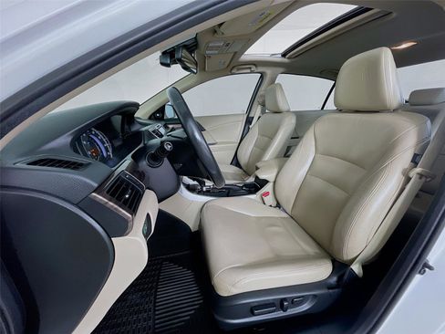 Used 2016 Honda Accord Touring image 26