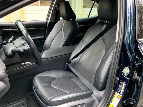 Used 2020 Toyota Camry XSE image 7