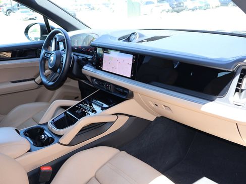 Certified 2024 Porsche Cayenne S AWD/4WD image 28