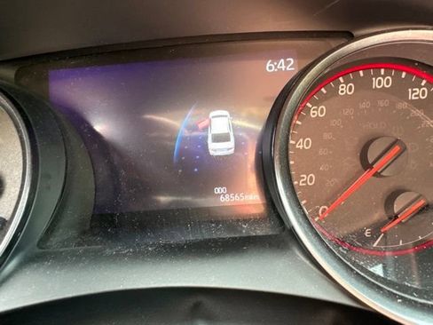 Used 2021 Toyota Camry XSE FWD image 9