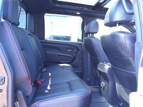 Used 2022 Nissan Titan PRO-4X w/ Pro-4x Convenience Package AWD/4WD image 8