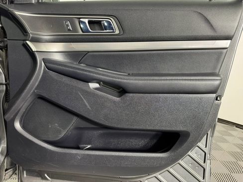 Used 2018 Ford Explorer XLT AWD/4WD image 41