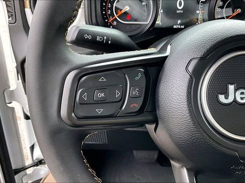 Used 2024 Jeep Gladiator Sport image 10