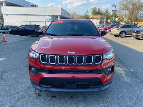 Used 2024 Jeep Compass Latitude w/ Altitude Special Edition AWD/4WD image 7