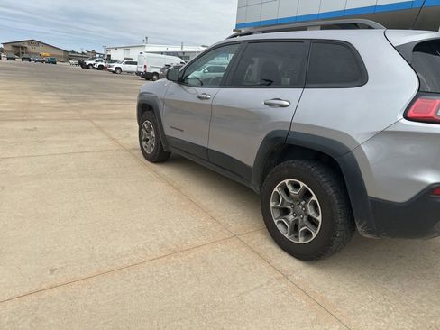 Used 2020 Jeep Cherokee Trailhawk AWD/4WD image 25