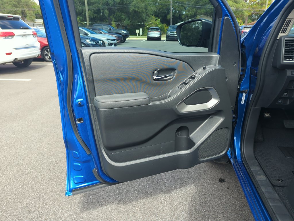 Used 2024 Nissan Frontier SV RWD image 18