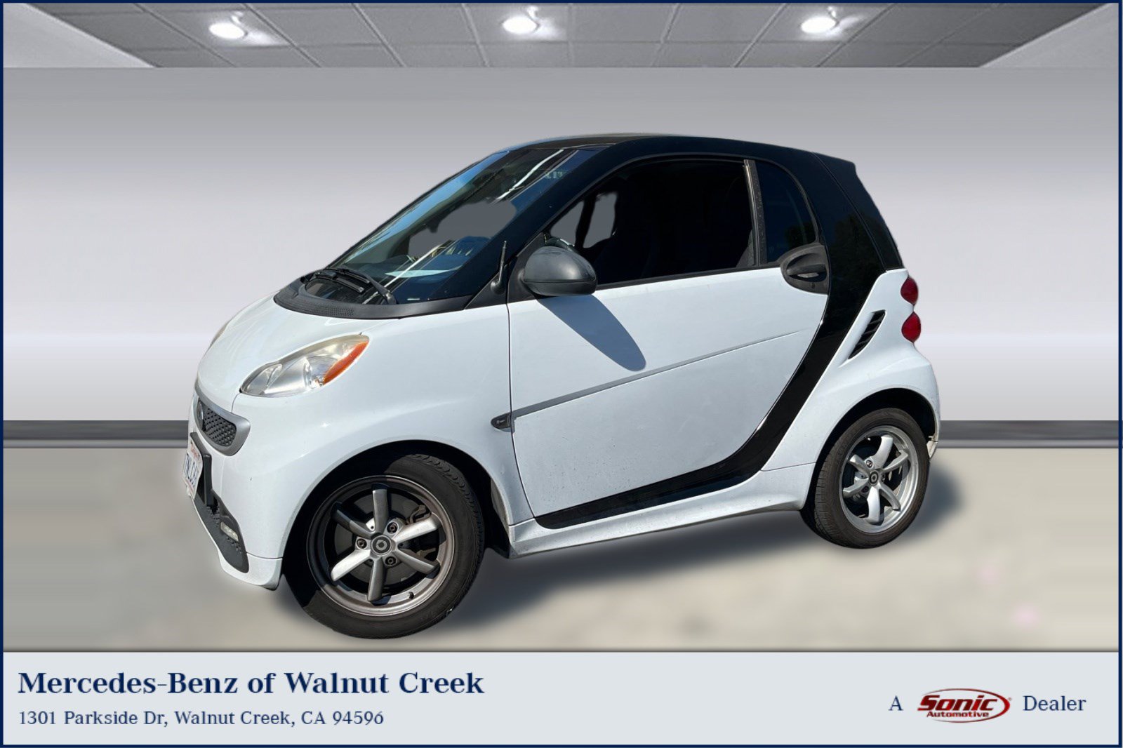 Used 2015 smart fortwo passion RWD image 1