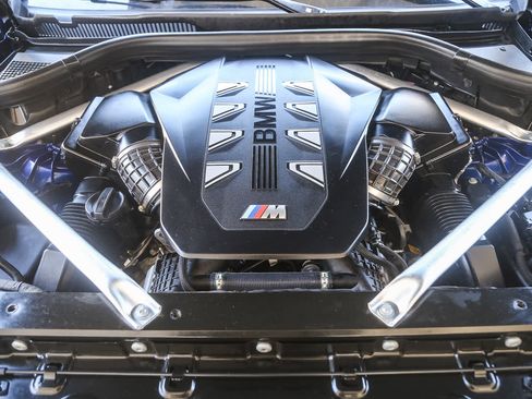 Used 2025 BMW X5 M60i w/ Parking Assistance Package image 23