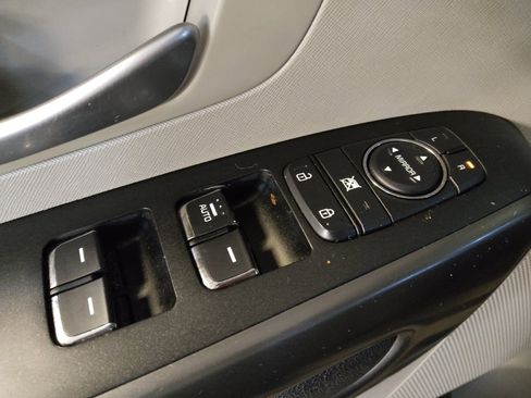 Used 2021 Kia Sedona LX FWD image 27