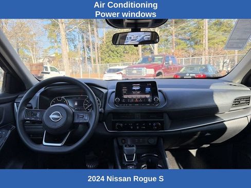 Used 2024 Nissan Rogue S image 10