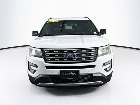 Used 2016 Ford Explorer XLT w/ Equipment Group 202A FWD image 2