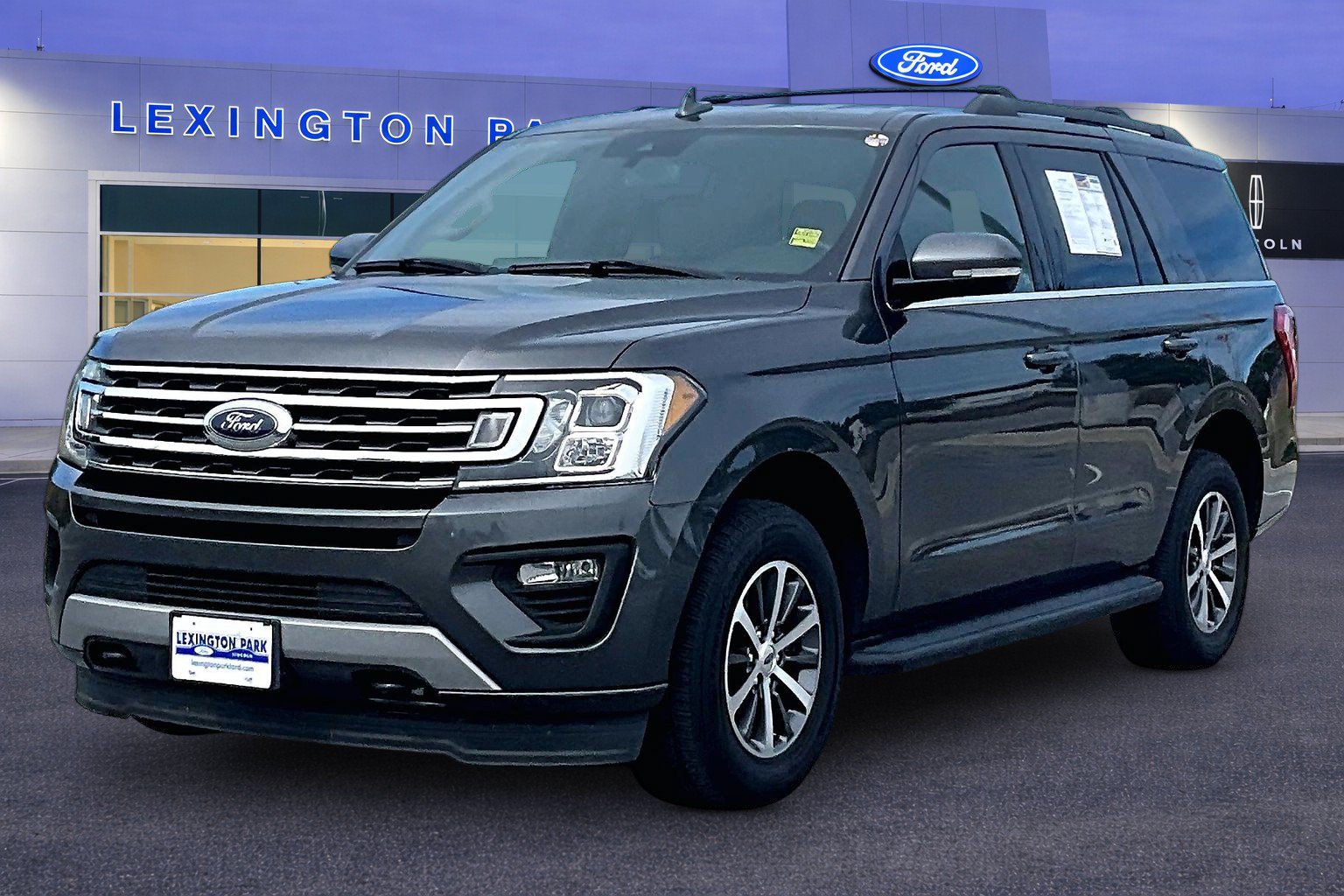 Used 2020 Ford Expedition XLT w/ Equipment Group 201A AWD/4WD image 3