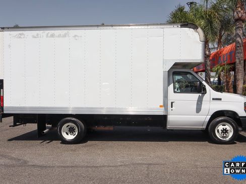 Used 2018 Ford E-350 and Econoline 350 Super Duty image 13