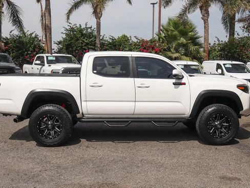 Used 2017 Toyota Tacoma TRD Pro AWD/4WD image 10