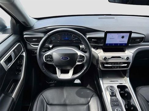 Used 2023 Ford Explorer XLT w/ Equipment Group 202A image 11