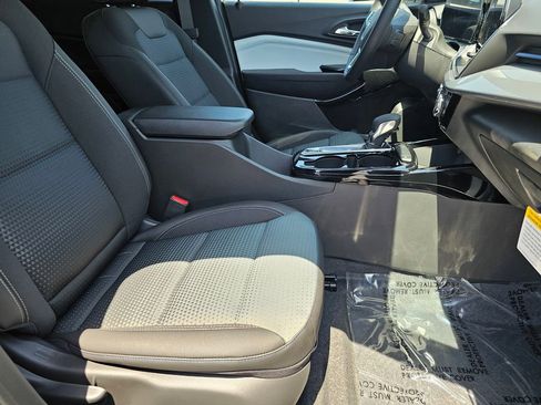 New 2026 Chevrolet Trax LT w/ Driver Confidence Package FWD image 9