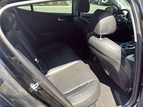 Used 2019 Kia Stinger RWD image 11