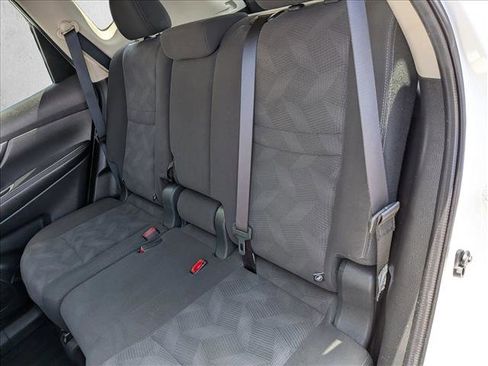 Used 2016 Nissan Rogue SV FWD image 17