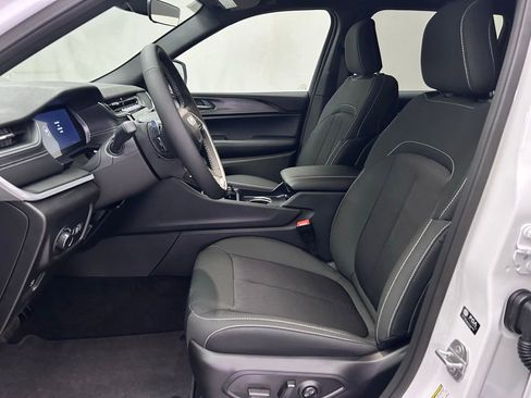 New 2025 Jeep Grand Cherokee Laredo w/ Trailer Tow Package image 15