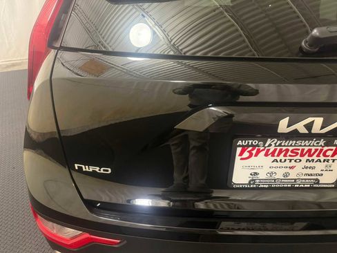 Used 2025 Kia Niro LX image 15