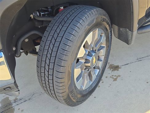 Used 2024 Chevrolet Silverado 2500 LT image 32