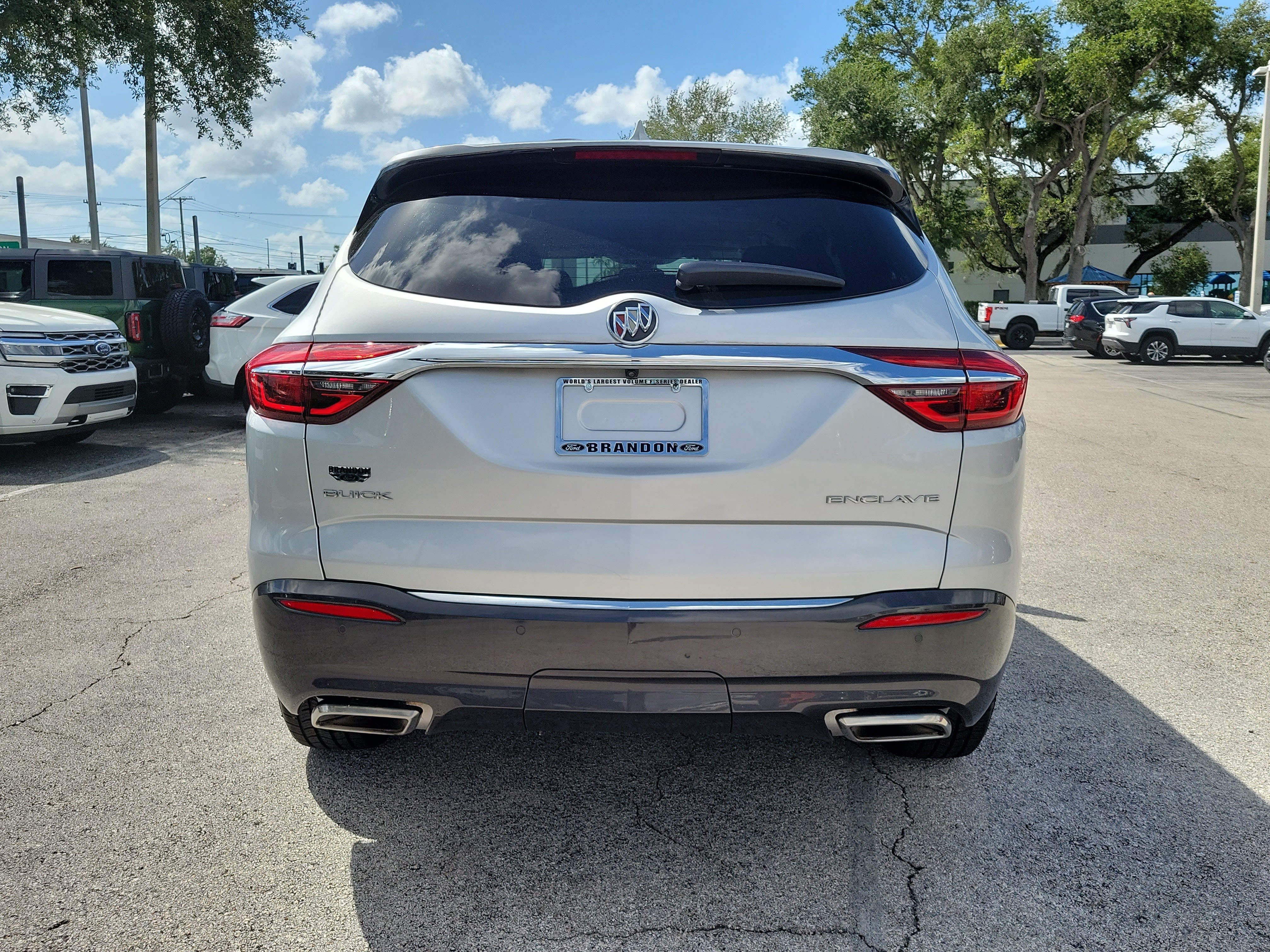 Used 2018 Buick Enclave Essence FWD image 8