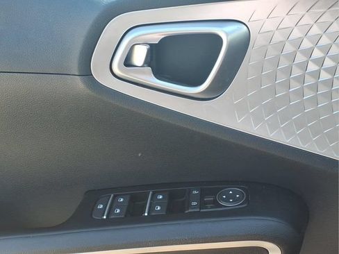 Used 2020 Kia Soul LX FWD image 15