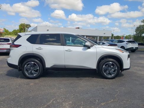 Certified 2026 Nissan Rogue SV FWD image 3