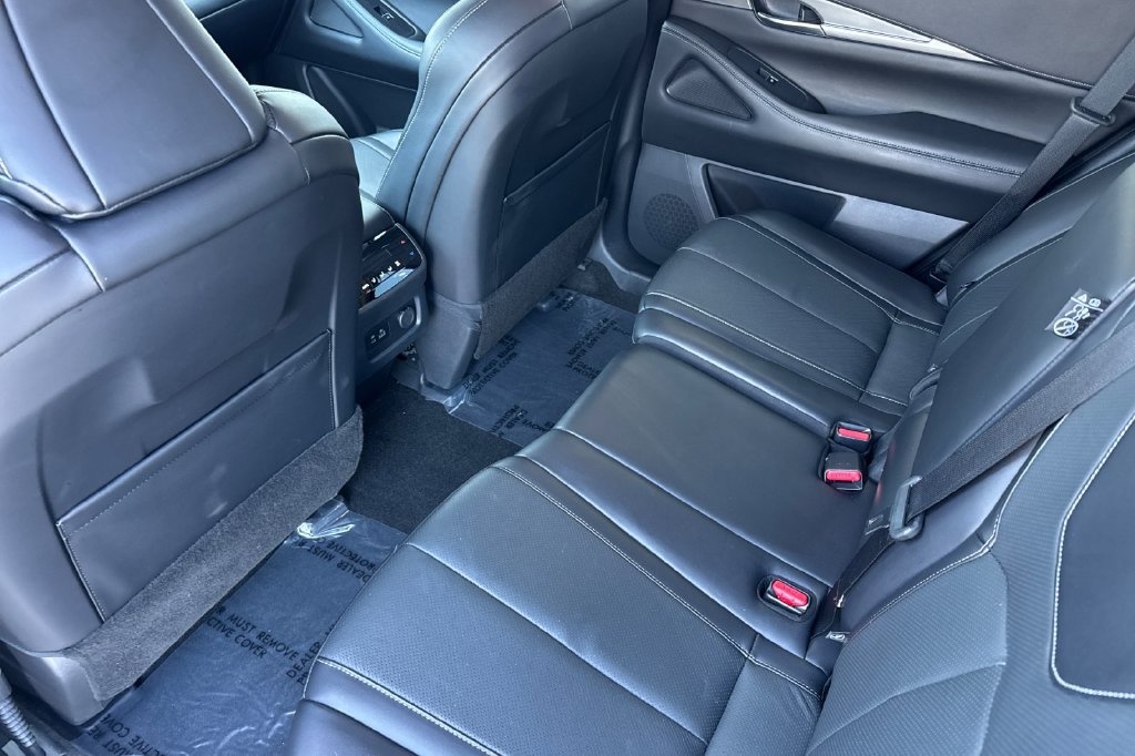 Certified 2023 INFINITI QX60 Luxe w/ Cargo Package AWD/4WD image 11