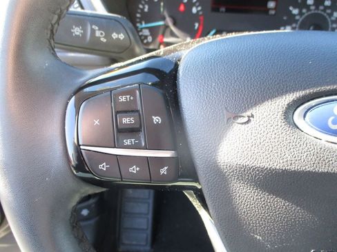 Used 2021 Ford Escape SE w/ SE Sport Appearance Package image 16