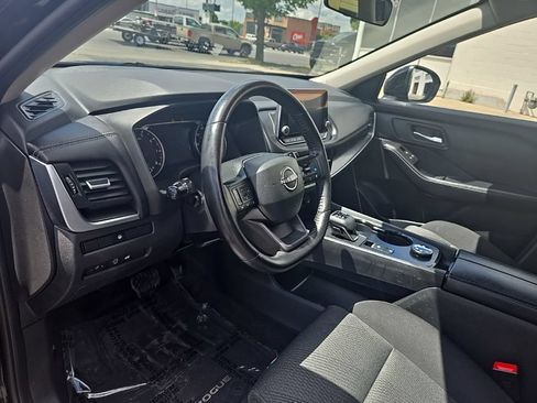 Used 2025 Nissan Rogue SV AWD/4WD image 11