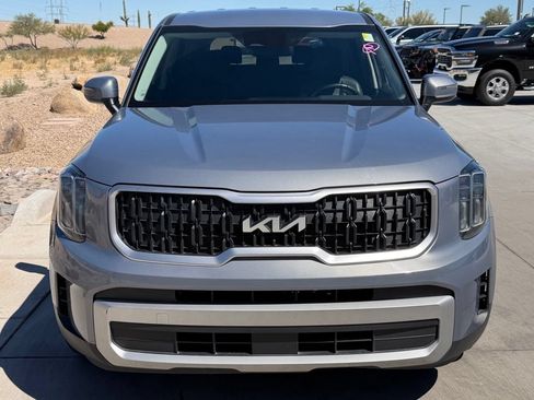 Used 2023 Kia Telluride LX FWD image 3