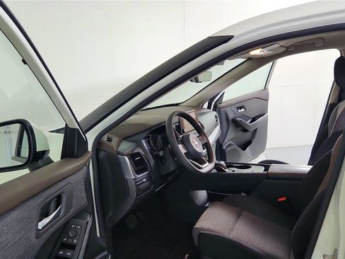 Certified 2023 Nissan Rogue SV image 15