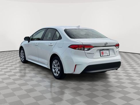 Used 2026 Toyota Corolla LE FWD image 5