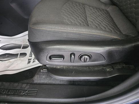 Used 2019 Chevrolet Equinox LT AWD/4WD image 18
