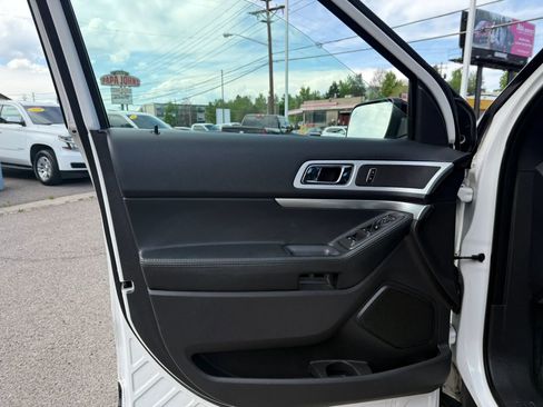 Used 2015 Ford Explorer XLT w/ Equipment Group 202A AWD/4WD image 12