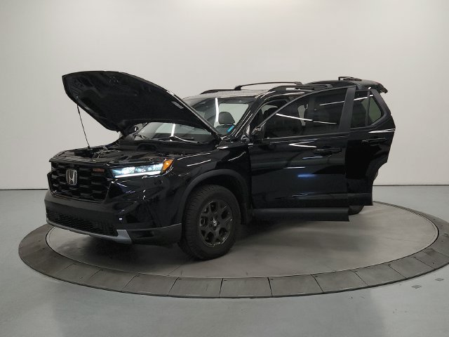 Used 2025 Honda Pilot TrailSport image 11