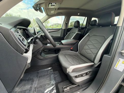Used 2025 Volkswagen Atlas Peak Edition SE AWD/4WD image 11