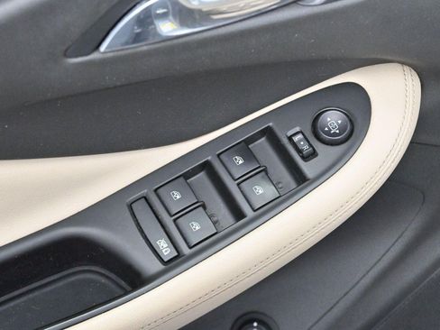 Used 2019 Buick Envision Essence FWD image 11
