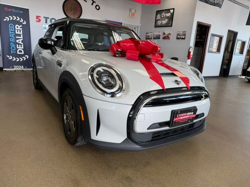 Used 2023 MINI Cooper SE FWD image 3