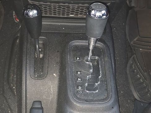 Used 2014 Jeep Wrangler Unlimited Sahara w/ Connectivity Group AWD/4WD image 18