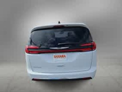 Used 2024 Chrysler Pacifica Touring-L FWD image 14