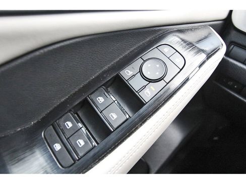 Used 2023 Nissan Rogue SV w/ SV Premium B Package image 15