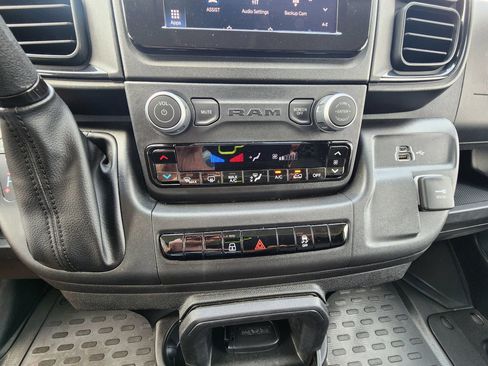Used 2025 RAM ProMaster 2500 w/ U-Haul Equipment Group FWD image 28