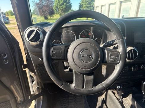 Used 2017 Jeep Wrangler Unlimited Sahara AWD/4WD image 13