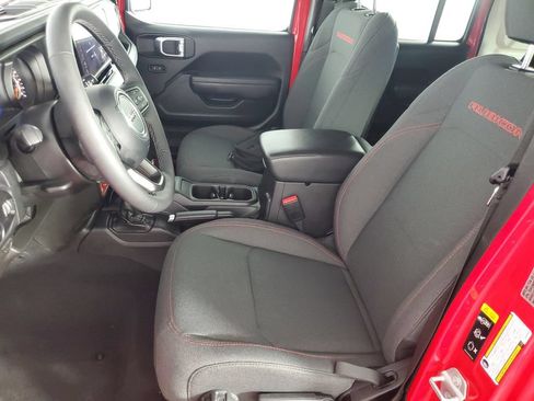 Used 2025 Jeep Wrangler Unlimited Rubicon w/ Convenience Group AWD/4WD image 13