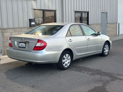 Used 2004 Toyota Camry LE FWD image 3