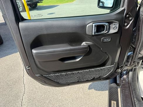 Used 2019 Jeep Wrangler Unlimited Sport S AWD/4WD image 24